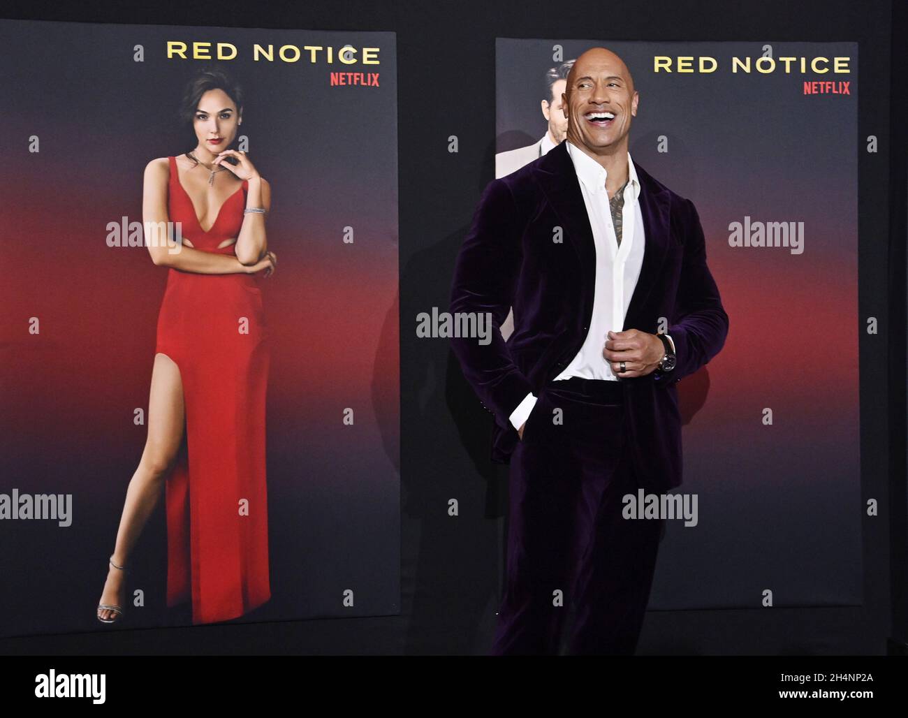 Los Angeles, États-Unis.3 novembre 2021.Dwayne Johnson, membre du casting, assiste à la première du film « Red Notice » du thriller comedic crime à L.A.Vivre à Los Angeles le mercredi 3 novembre 2021.Scénario : un agent d'Interpol suit le voleur d'art le plus recherché au monde.Photo de Jim Ruymen/UPI crédit: UPI/Alay Live News Banque D'Images