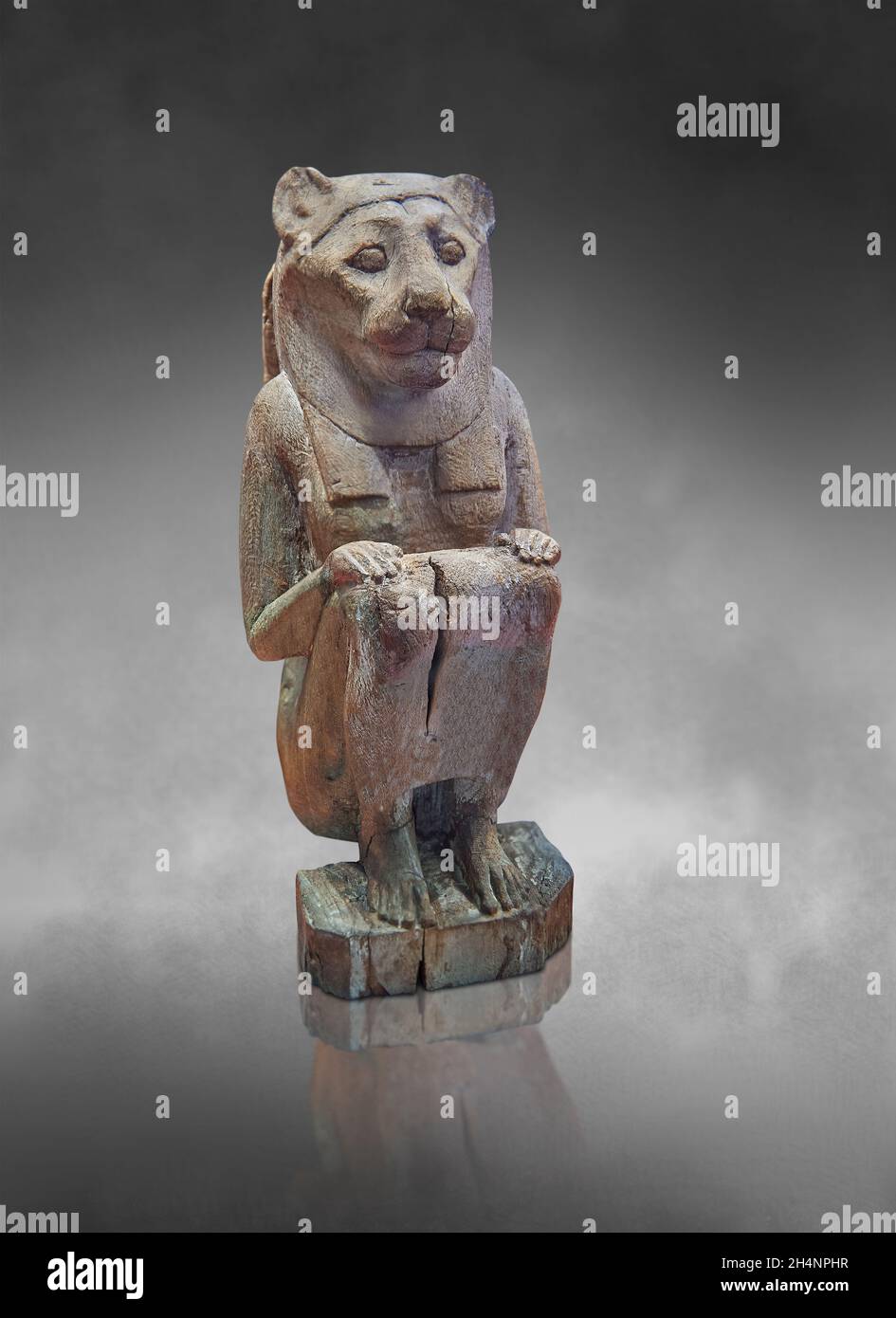 statue égyptienne de ptolemaic, sculpture d'une déesse du Lion, probablement Sekhmet , 664-332 av. J.-C., squating.Musée du Louvre inv N2509. Banque D'Images