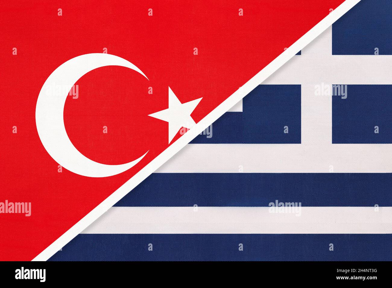 Turquie et Grèce ou République hellénique, symbole de pays.Drapeaux nationaux turcs contre grecs. Banque D'Images