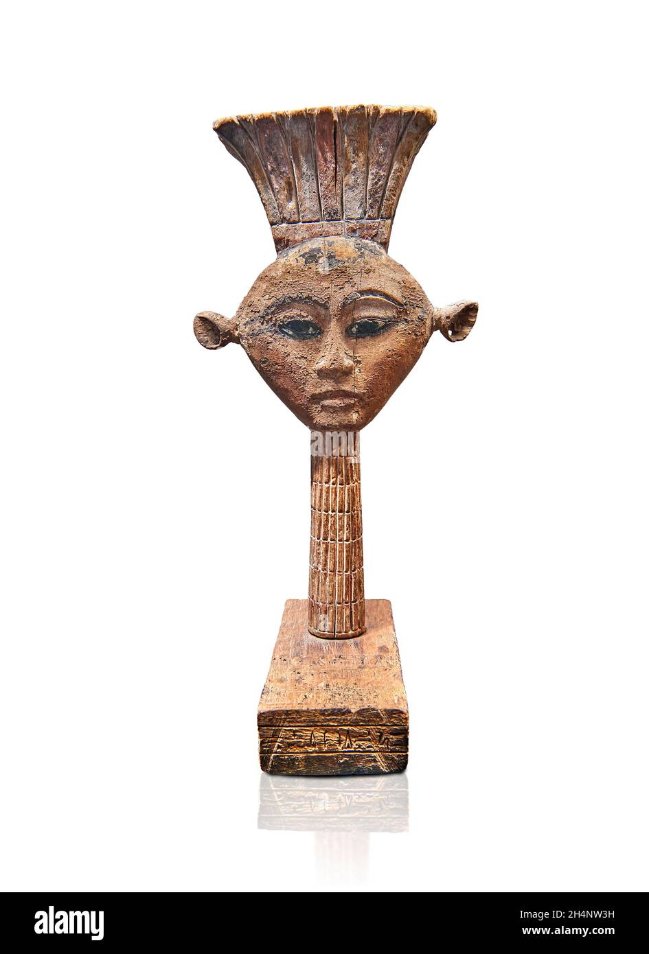 Bois égyptien Sculpture de la déesse Anouket .Musée du Louvre N3534.Anouket (déesse à la vache, tête de, oreilles percées, couronne d'Anouket).Isolant Banque D'Images