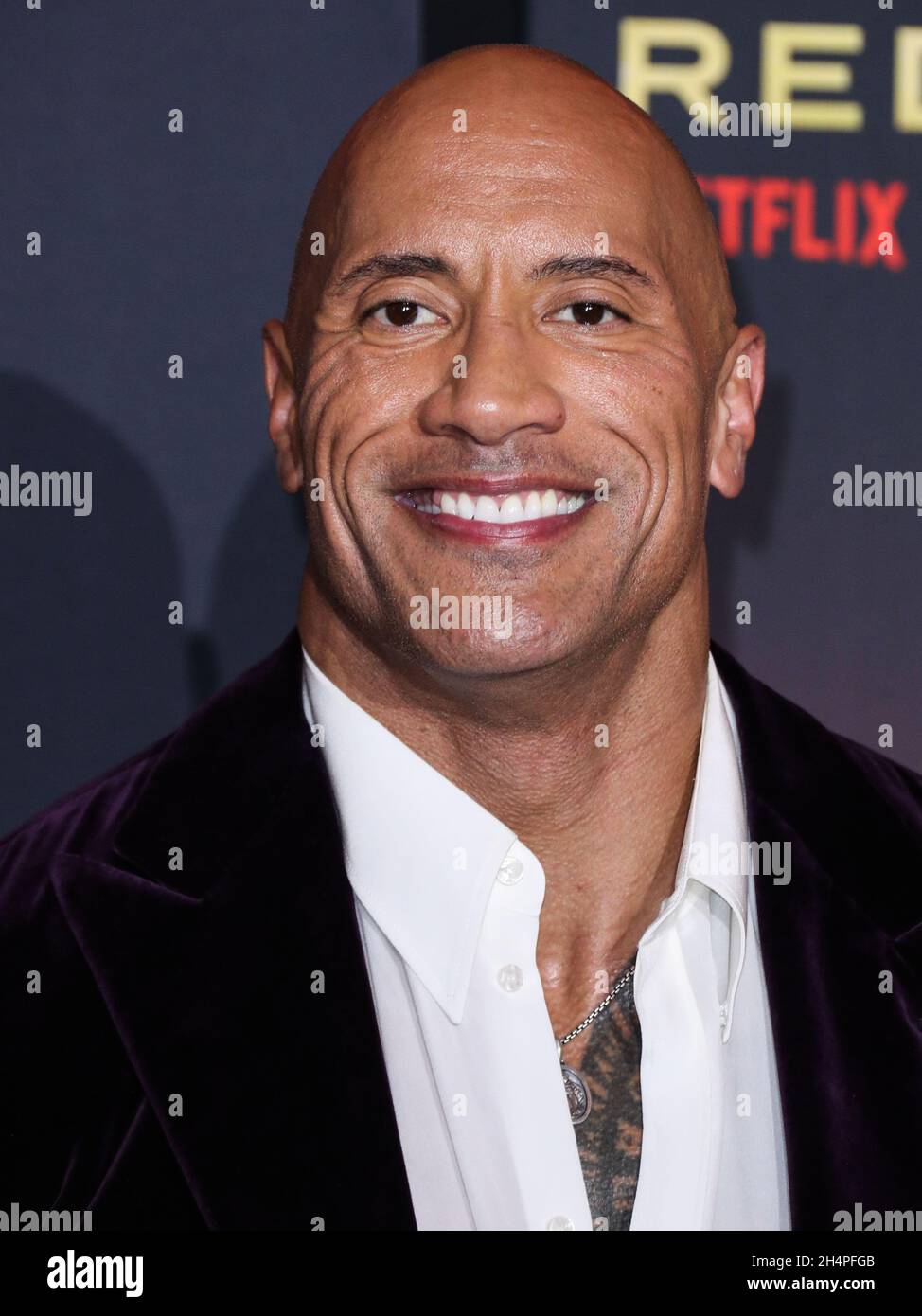 LOS ANGELES, CALIFORNIE, États-Unis - NOVEMBRE 04 : l'acteur Dwayne Johnson arrive à la première mondiale de Netflix 'Red Notice' tenue à la Xbox Plaza et à la cour Chick Hearn à L.A.En direct le 4 novembre 2021 à Los Angeles, Californie, États-Unis.(Photo de Xavier Collin/image Press Agency) Banque D'Images