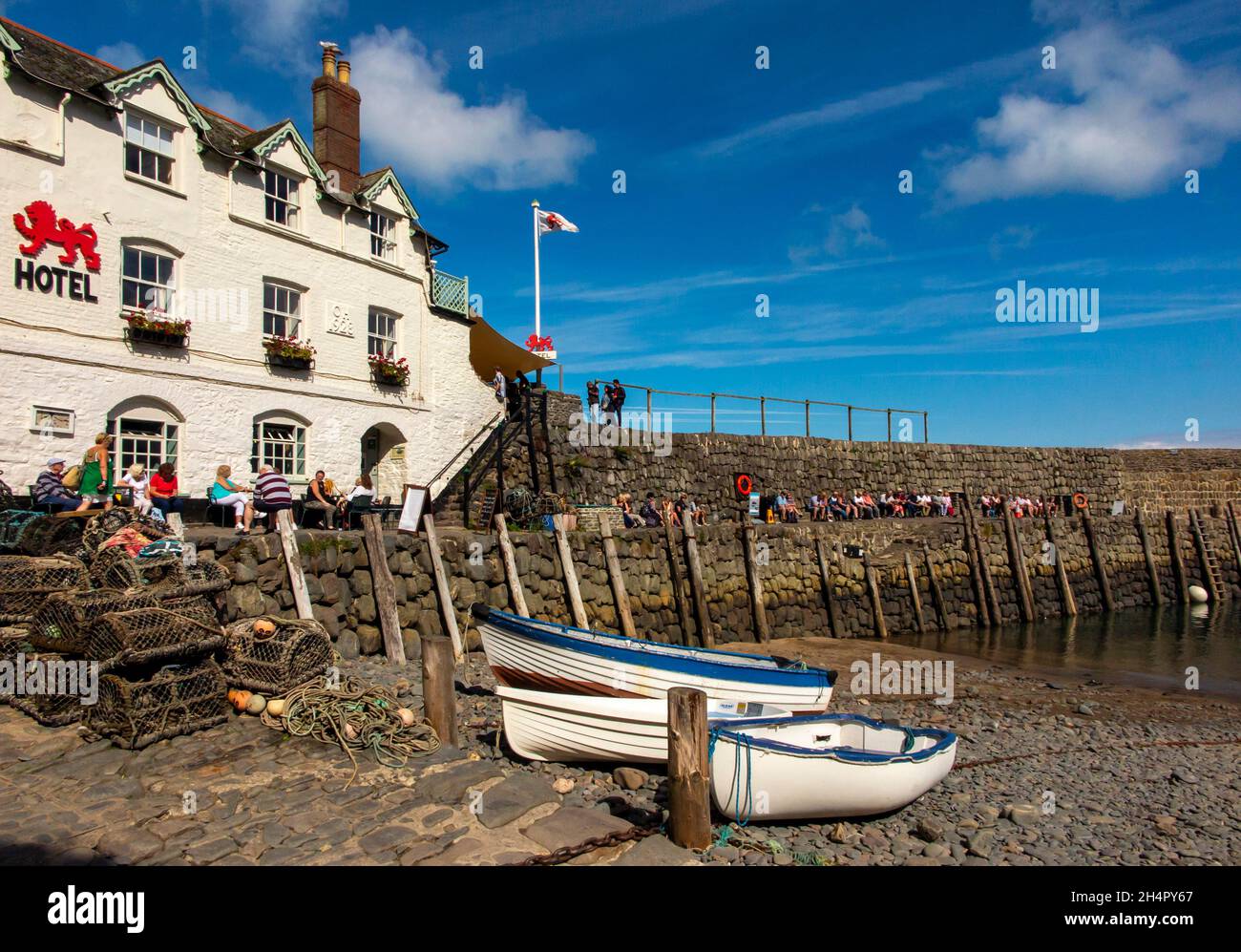 Red Lion Hotel à Clovelly un village portuaire surplombant la baie de Bideford et le canal de Bristol dans le nord du Devon, Angleterre Banque D'Images