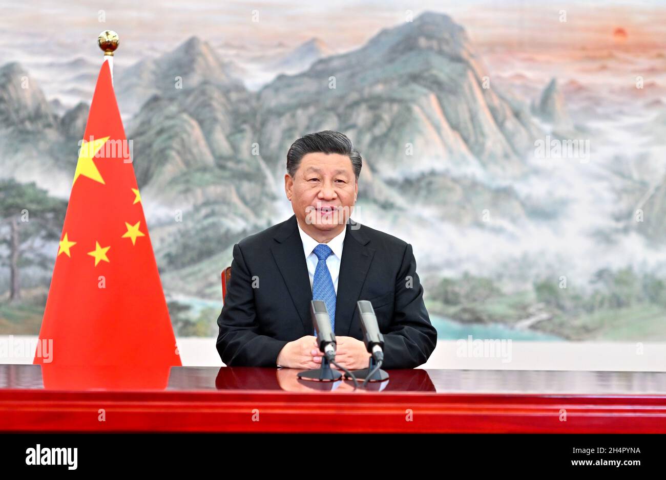 (211104) -- BEIJING, le 4 novembre 2021 (Xinhua) -- le président chinois Xi Jinping prononce un discours d'ouverture par vidéo lors de la cérémonie d'ouverture de la quatrième exposition internationale d'importation de la Chine, qui s'est tenue à Shanghai, dans l'est de la Chine, le 4 novembre 2021.(Xinhua/Li Xueren) Banque D'Images