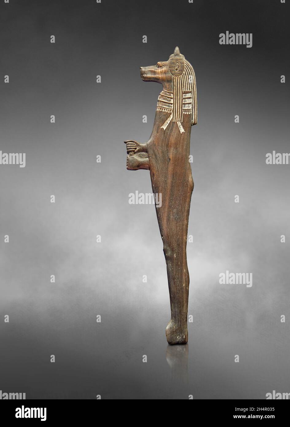 Sculptures en bois égyptien de dieu hapi d'un sarcophage le 'son d'Horus', 945-715, 22 dynastie, bois .Musée du Louvre N 4060 D. Couper le relief avec inlayé Banque D'Images