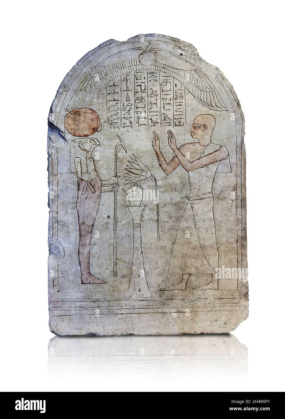 Ancienne stèle égyptienne d'Irtyrtcha adorant Re Horakhty, 7ème cent BC, fin de la 25e dynastie, haute Égypte, calcaire .Musée du Louvre inv E13069, AF 2 Banque D'Images