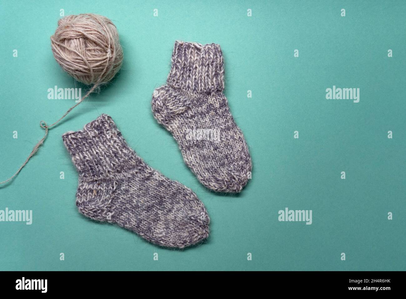 Gros plan sur les chaussettes tricotées Banque D'Images
