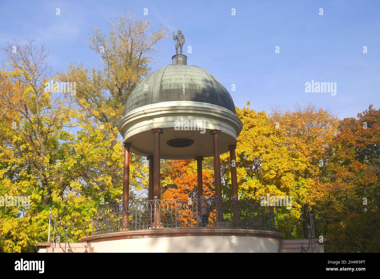Kiosque sur Margitsziget (île Margaret), à l'automne, Budapest, Hongrie Banque D'Images