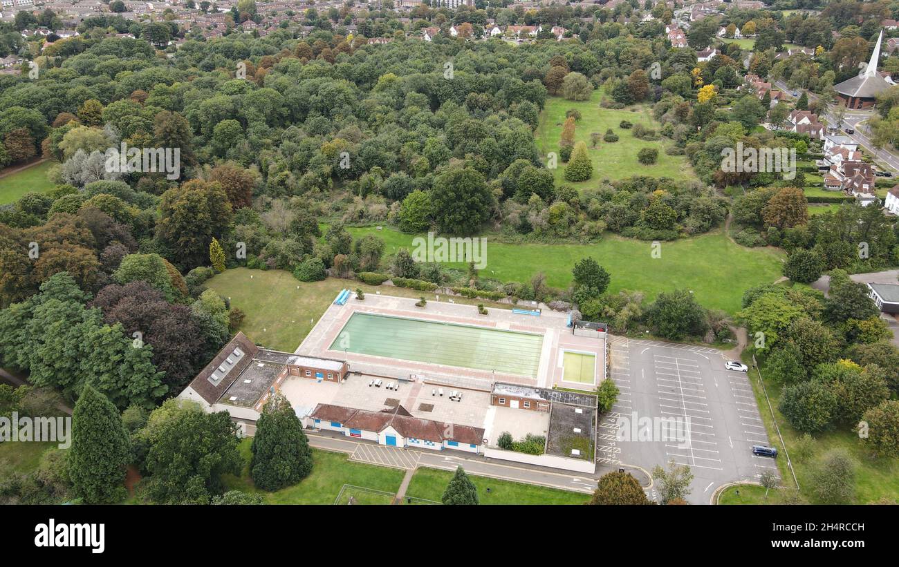 Piscine Lido Letchworth Garden City, Hertfordshire Angleterre Royaume-Uni Drone Aerial Banque D'Images