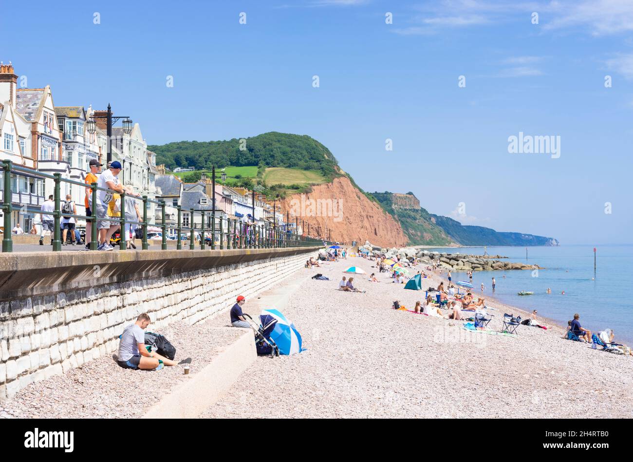 Sidmouth Devon Sidmouth plage, un mélange de galets de sable et de galets l'esplanade Promenade Sidmouth Town Sidmouth Devon Angleterre GB Banque D'Images