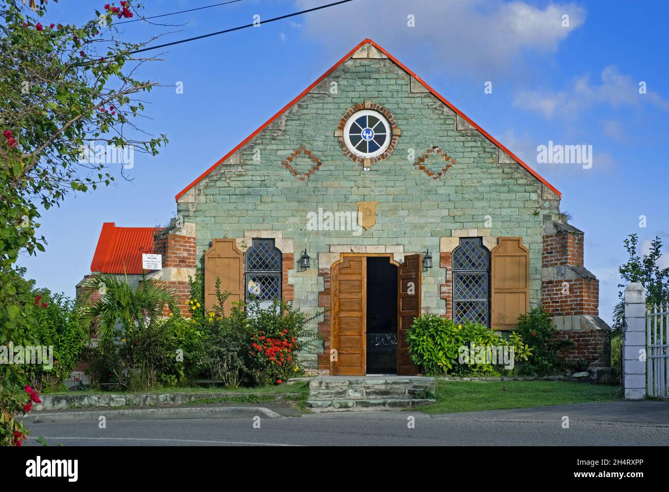 Église anglicane Saint-Barnabas dans la ville de Liberta, paroisse Saint-Paul sur l'île d'Antigua, Petites Antilles dans la mer des Caraïbes Banque D'Images