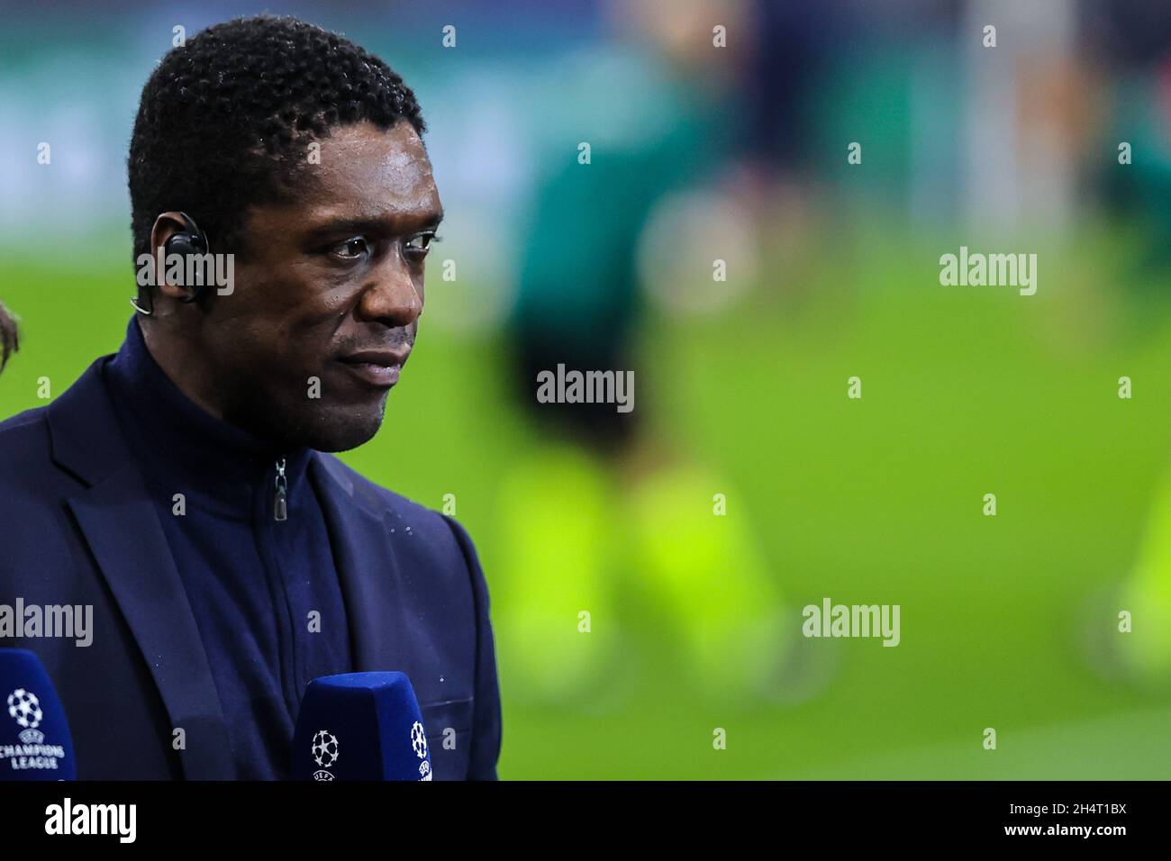 Milan, Italie.03ème novembre 2021.Clarence Seedorf d'Amazon Live Champions League lors de l'UEFA Champions League 2021/22 Group Stage - match de football du groupe B entre l'AC Milan et le FC Porto au stade Giuseppe Meazza, Milan, Italie le 03 novembre 2021 Credit: Independent photo Agency/Alay Live News Banque D'Images