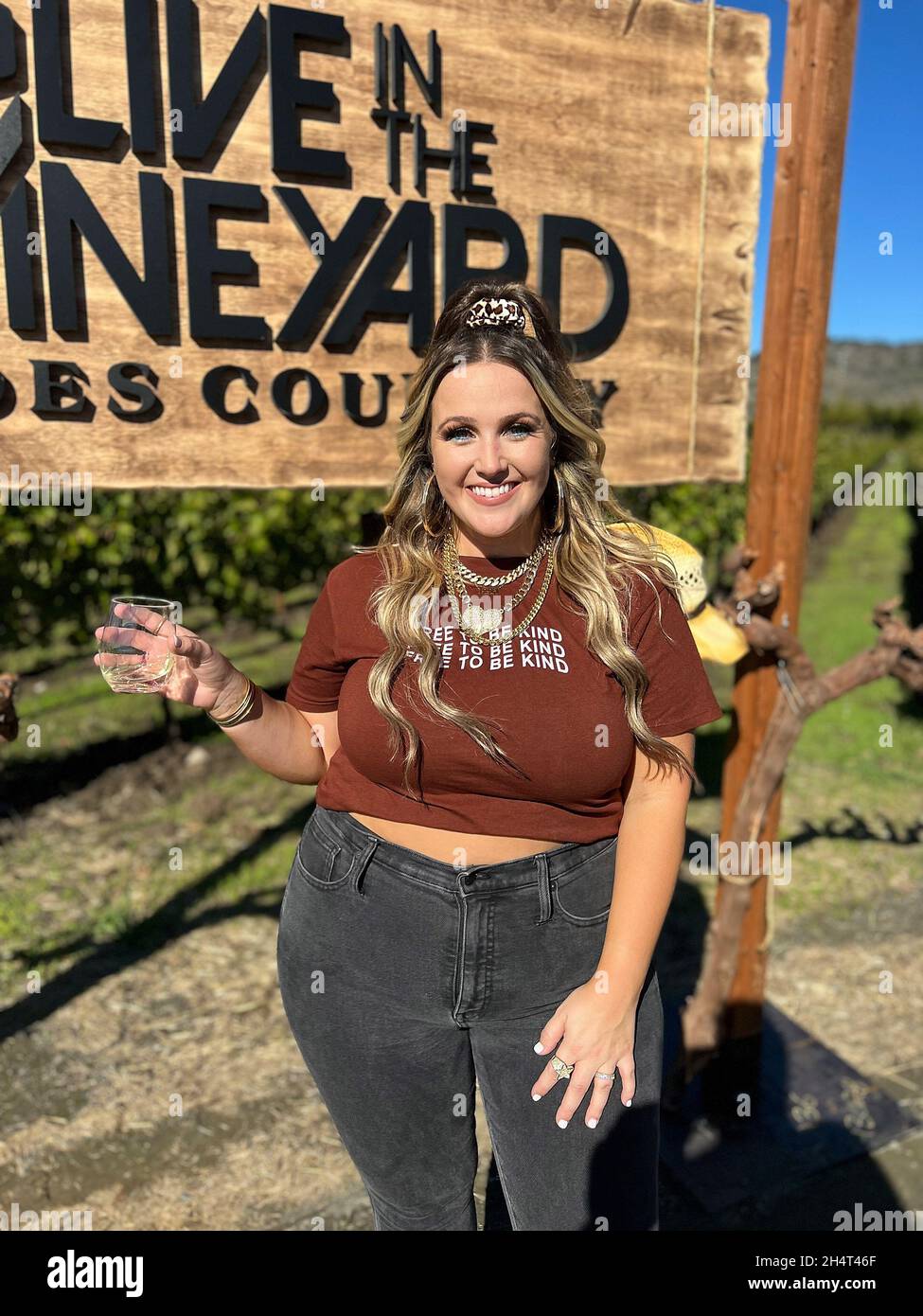 Priscilla Block pose pour une photo lors du festival de musique « CMT Live in the Vineyard Goes Country » le 3 novembre 2021 dans la Napa Valley, Californie.Photo : Casey Flanigan/imageSPACE/MediaPunch Banque D'Images