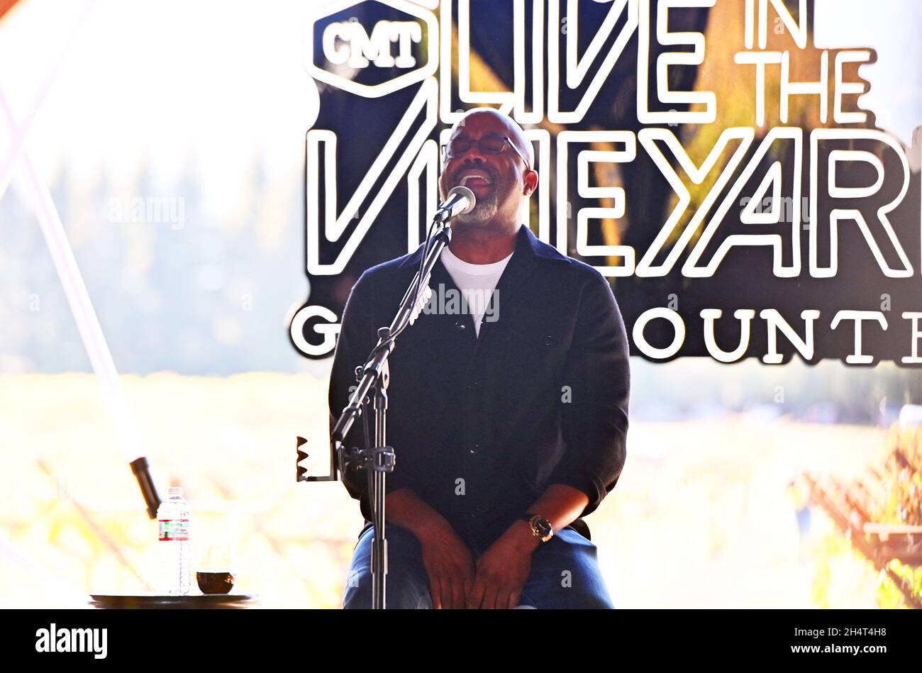 Darius Rucker se produit lors du festival de musique « CMT Live in the Vineyard Goes Country » le 3 novembre 2021 dans la vallée de Napa, en Californie.Photo : Casey Flanigan/imageSPACE/MediaPunch Banque D'Images