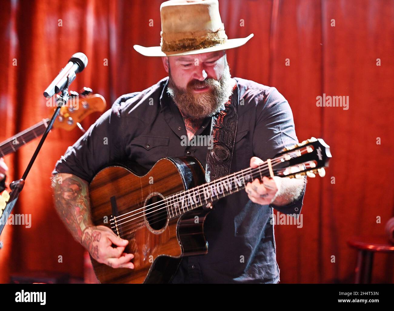 Zac Brown se produit lors du festival de musique « CMT Live in the Vineyard Goes Country » le 3 novembre 2021 dans la vallée de Napa, en Californie.Photo : Casey Flanigan/imageSPACE/MediaPunch Banque D'Images