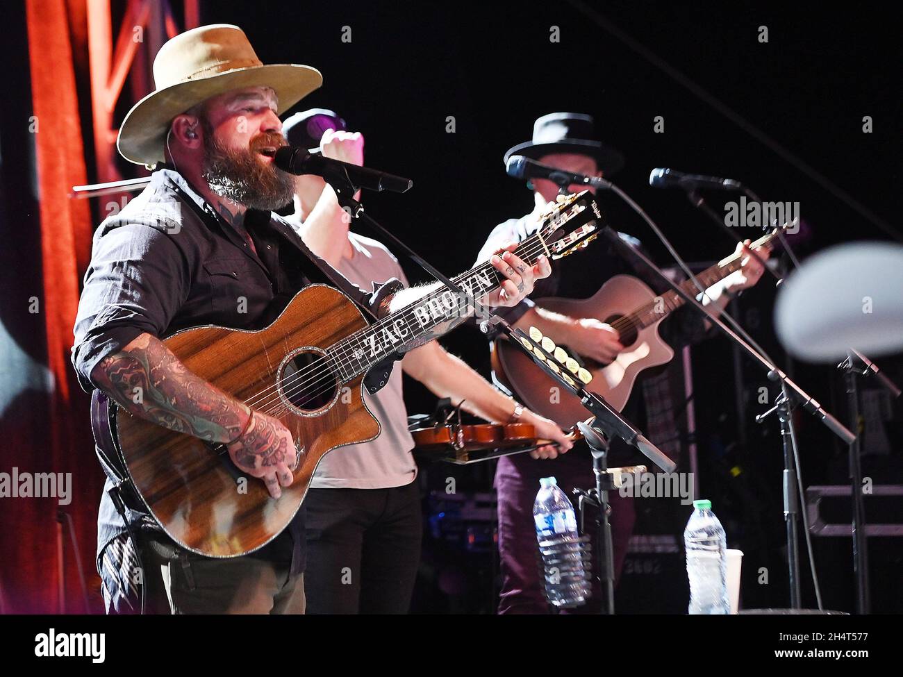 Zac Brown se produit lors du festival de musique « CMT Live in the Vineyard Goes Country » le 3 novembre 2021 dans la vallée de Napa, en Californie.Photo : Casey Flanigan/imageSPACE/MediaPunch Banque D'Images