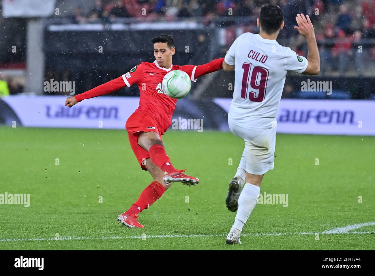 ALKMAAR, PAYS-BAS - NOVEMBRE 4 : Tijjani Reijnders d'AZ Alkmaar a tourné au but pendant le match de la Ligue de conférence Europa du Groupe D - UEFA entre AZ Alkmaar et CFR Cluj à l'AZ Stadion le 4 novembre 2021 à Alkmaar, pays-Bas (photo de Patrick Goosen/Orange Pictures) Banque D'Images