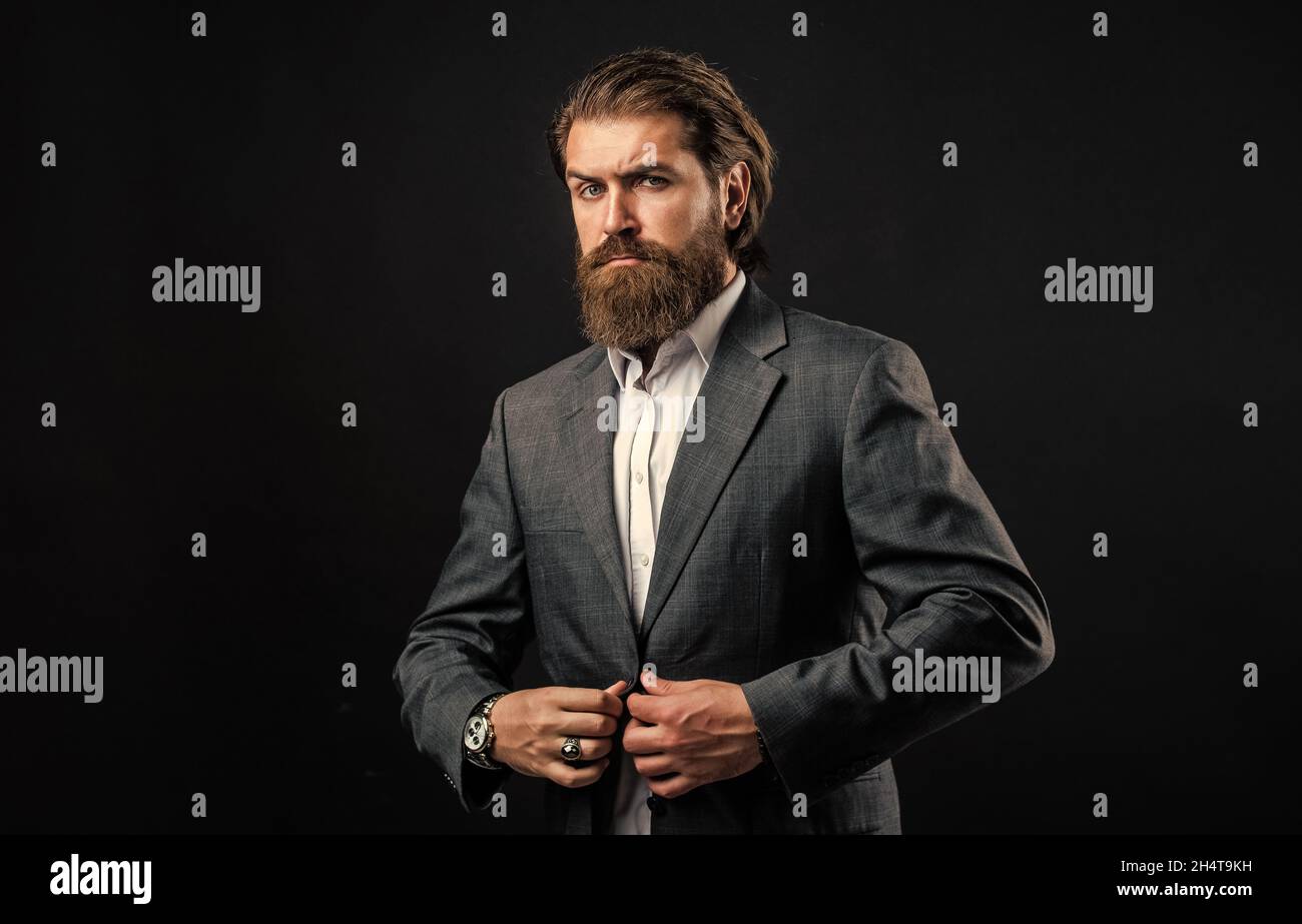 Homme avec la barbe porter costume gris style d'entreprise, mode styliste  concept Photo Stock - Alamy