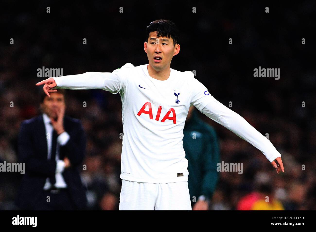 Londres, Royaume-Uni.04e novembre 2021.Son Heung-min de Tottenham Hotspur regarde pendant le jeu.UEFA Europa Conference League, Group G Match, Tottenham Hotspur v Vitesse au Tottenham Hotspur Stadium de Londres le jeudi 4 novembre 2021. Cette image ne peut être utilisée qu'à des fins éditoriales.Utilisation éditoriale uniquement, licence requise pour une utilisation commerciale.Aucune utilisation dans les Paris, les jeux ou les publications d'un seul club/ligue/joueur. photo par Steffan Bowen/Andrew Orchard sports photographie/Alay Live news crédit: Andrew Orchard sports photographie/Alay Live News Banque D'Images