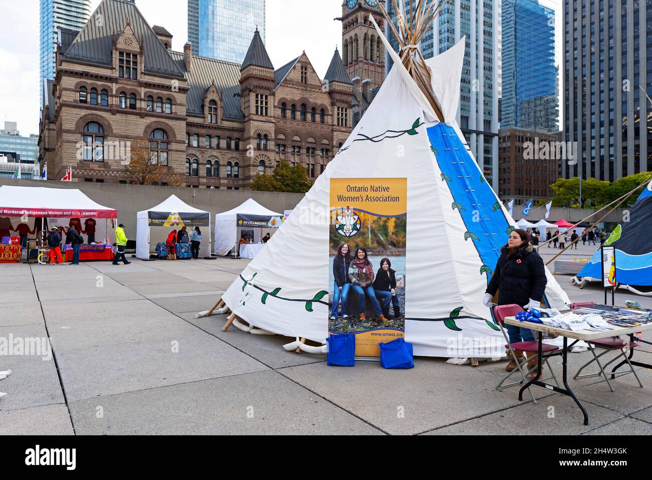 Teepee, Indigenous Legacy Gathering, le 4 novembre 2021 à Toronto, Nathan Phillips Square,Canada Banque D'Images