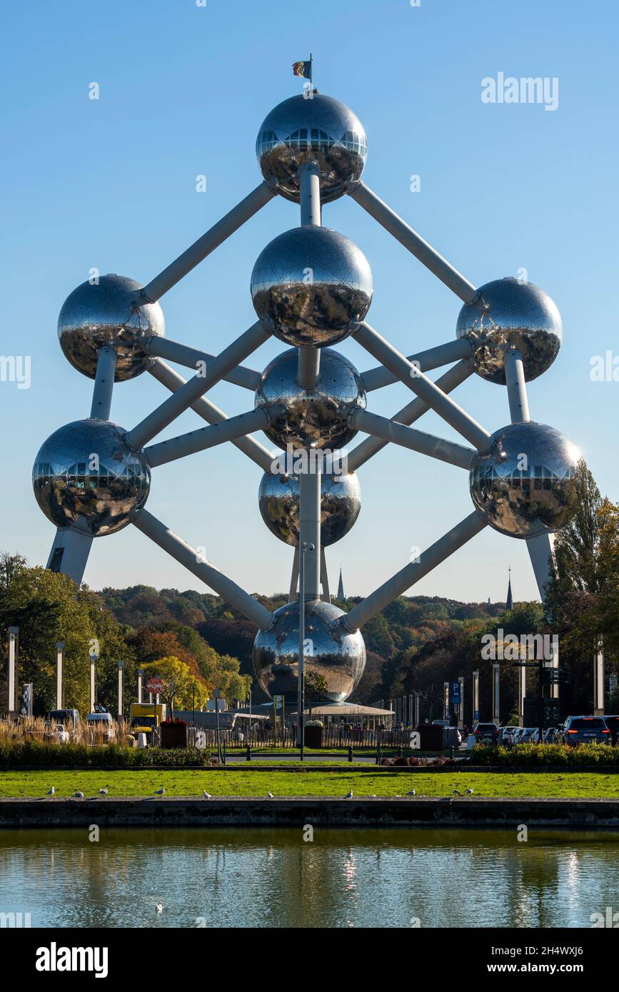 Brussels, Bruxelles, Gelände der Expo 1958, l'Atomium, 165-milliardenfache Eisenmoleküls Vergrößerung 8eines, symbole für das Atomzeitalter und die friedli Banque D'Images