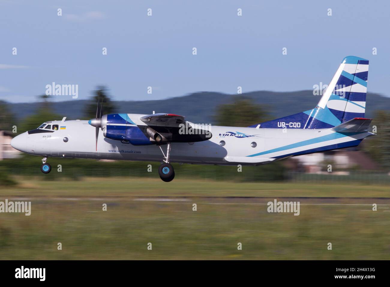 GRAZ, AUTRICHE - 14 juillet 2021 : avion cargo an-26 Vulkan Air Antonov sur un vol à Graz Banque D'Images