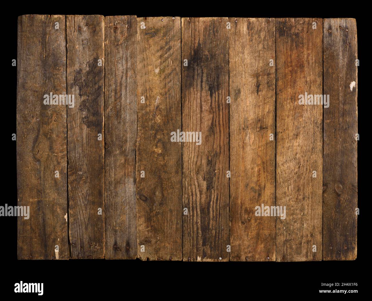 Ancien arrière-plan en bois patiné des planches, isolé sur fond noir. Banque D'Images
