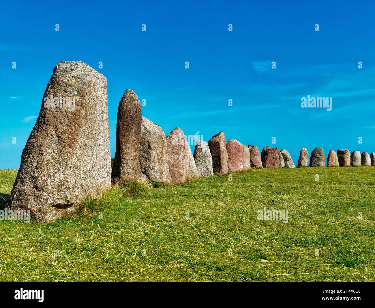 Ales stenar Stones Ale Scania Suède (ou Ales stenar en suédois) est un monument mégalithique de Scania dans le sud de la Suède. Banque D'Images