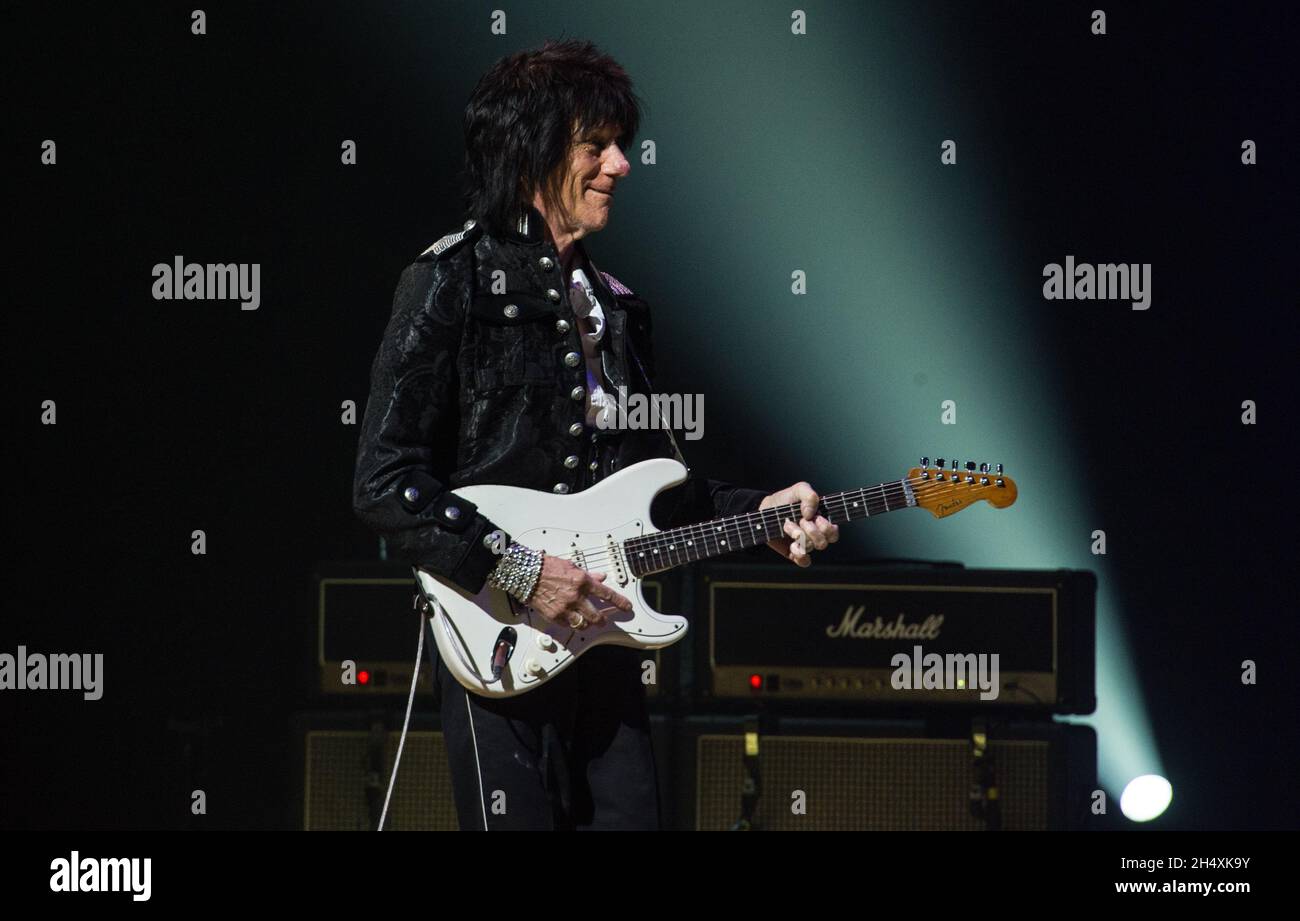 Jeff Beck est sur scène au Symphony Hall de Birmingham. Banque D'Images