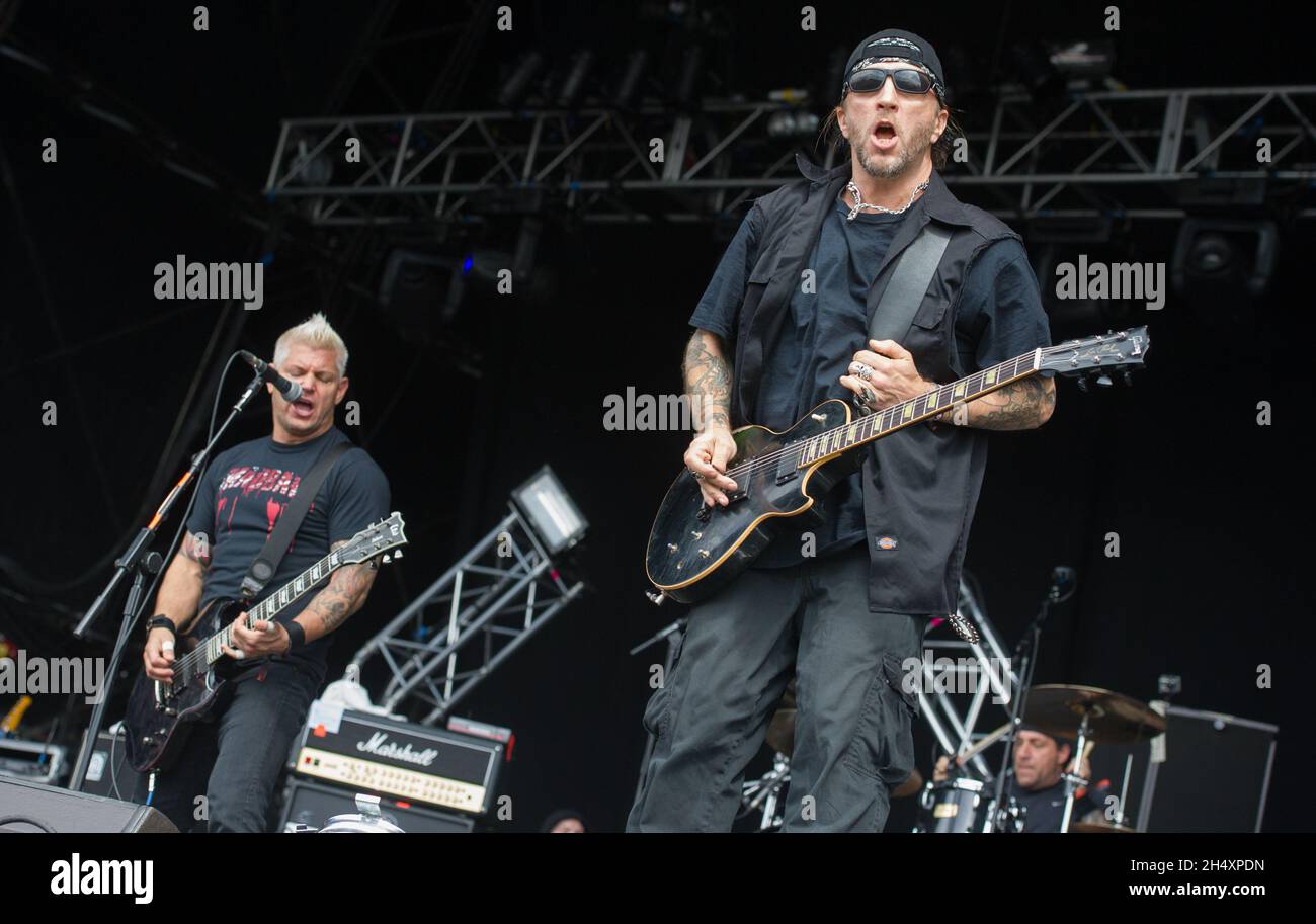 Danny Schuler et Bobby Hambel de Biohazard vivent sur scène le jour 3 du festival en plein air Bloodstock le 10 août 2014 à Catton Hall, Derbyshire. De Biohare vivent sur scène le jour 3 du festival en plein air Bloodstock le 10 août 2014 à Catton Hall, Derbyshire. Banque D'Images