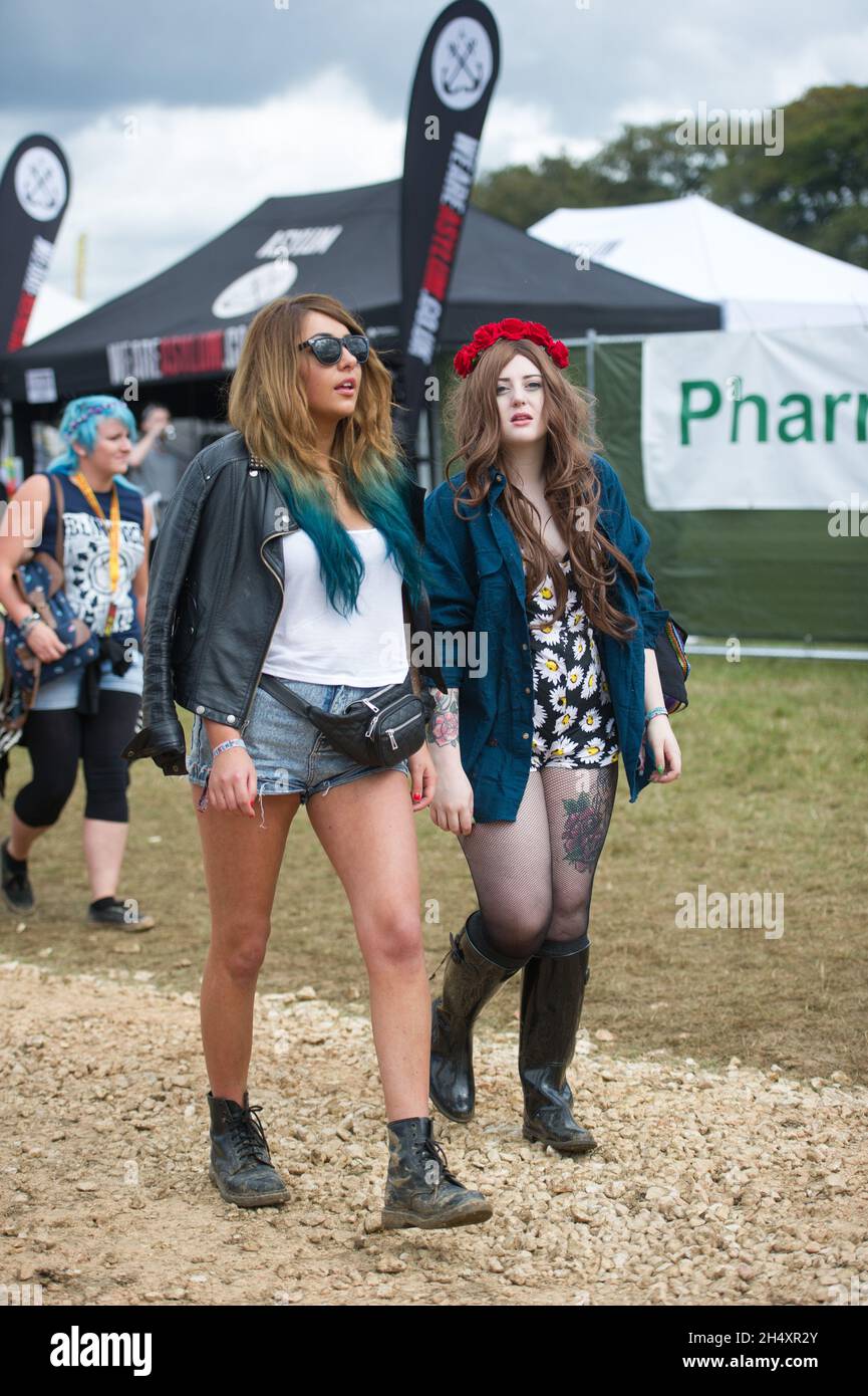 Festival Goers le premier jour au Leeds Festival le 22 août 2014 à Bramham Park, Leeds Banque D'Images