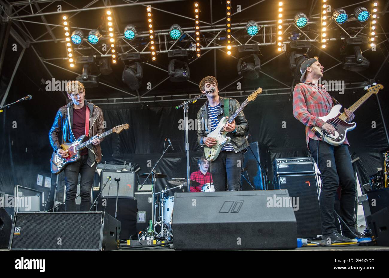 Kieran Shudall, Sam Rourke, Colin Jones et Joe Falconer, de Circa Waves, en direct sur scène le premier jour du festival de Liverpool Sound City aux quais de Bramley-Moore, le 23 mai 2015 à Liverpool, au Royaume-Uni Banque D'Images