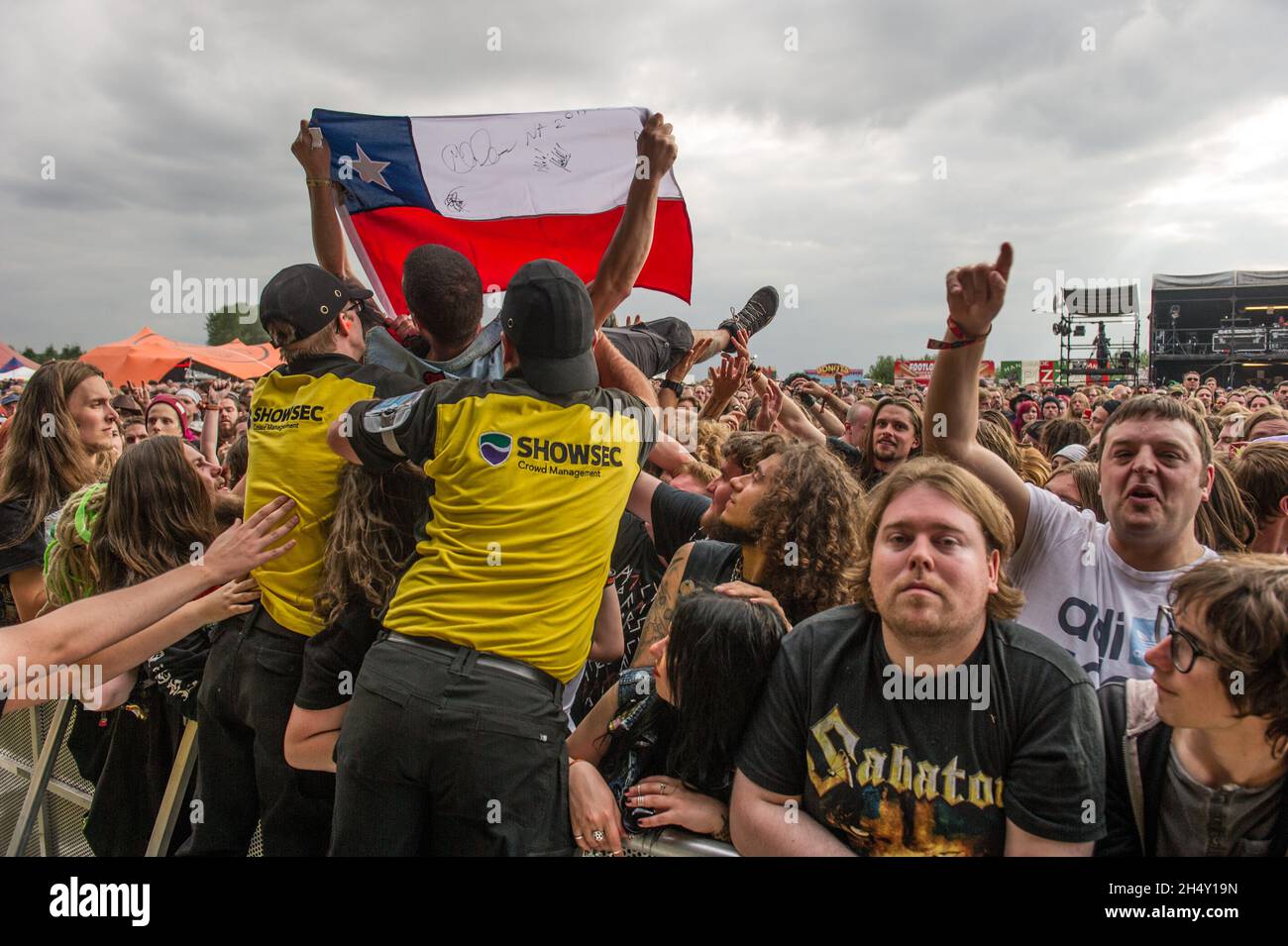 Crowdsurfers au festival Bloodstock le 07 2015 août à Catton Hall, Derbyshire, Royaume-Uni Banque D'Images
