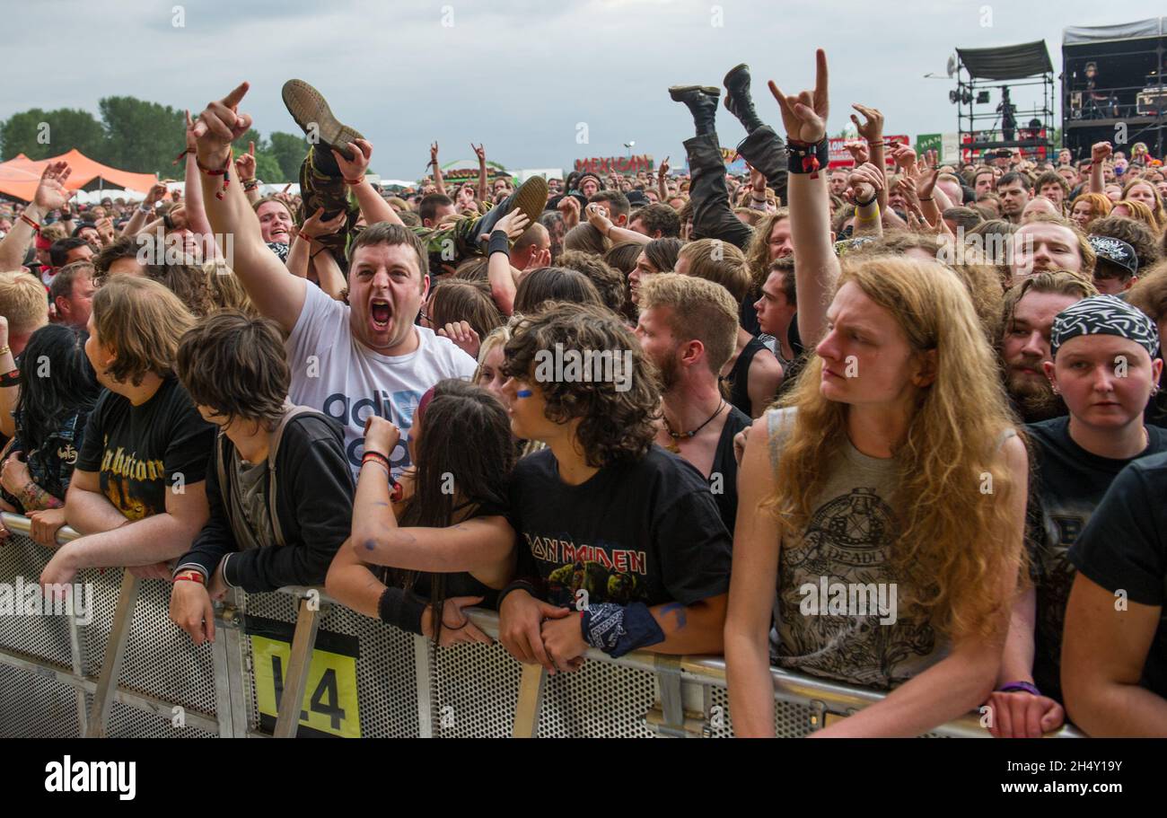 Crowdsurfers au festival Bloodstock le 07 2015 août à Catton Hall, Derbyshire, Royaume-Uni Banque D'Images