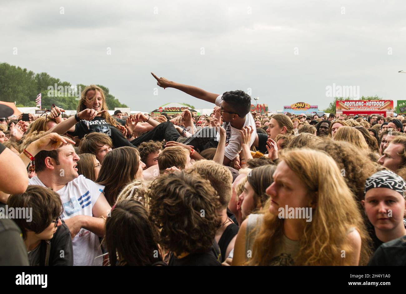 Crowdsurfers au festival Bloodstock le 07 2015 août à Catton Hall, Derbyshire, Royaume-Uni Banque D'Images