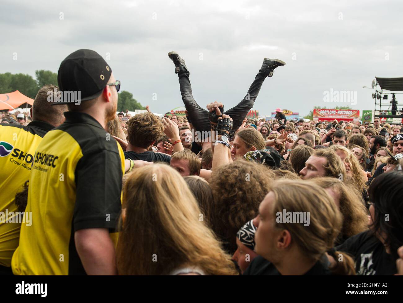 Crowdsurfers au festival Bloodstock le 07 2015 août à Catton Hall, Derbyshire, Royaume-Uni Banque D'Images