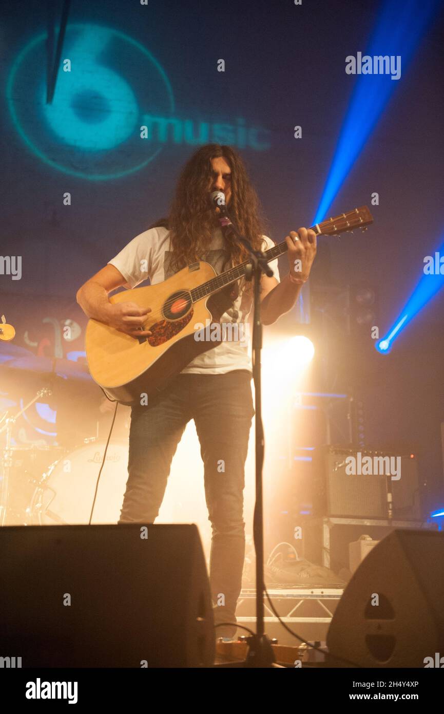 Kurt Vile se présentant en direct sur scène le jour 3 du 6 Music Festival à Motion le 14 2016 février à Bristol, Royaume-Uni Banque D'Images