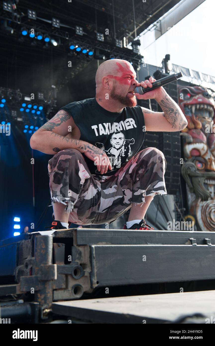 Ivan Moody, du groupe américain de métaux lourds Five Finger Death Punch, en direct sur scène le premier jour du Download Festival à Donington Park, Royaume-Uni.Date de la photo: Vendredi 09 juin 2017.Crédit photo : Katja Ogrin/ EMPICS Entertainment. Banque D'Images