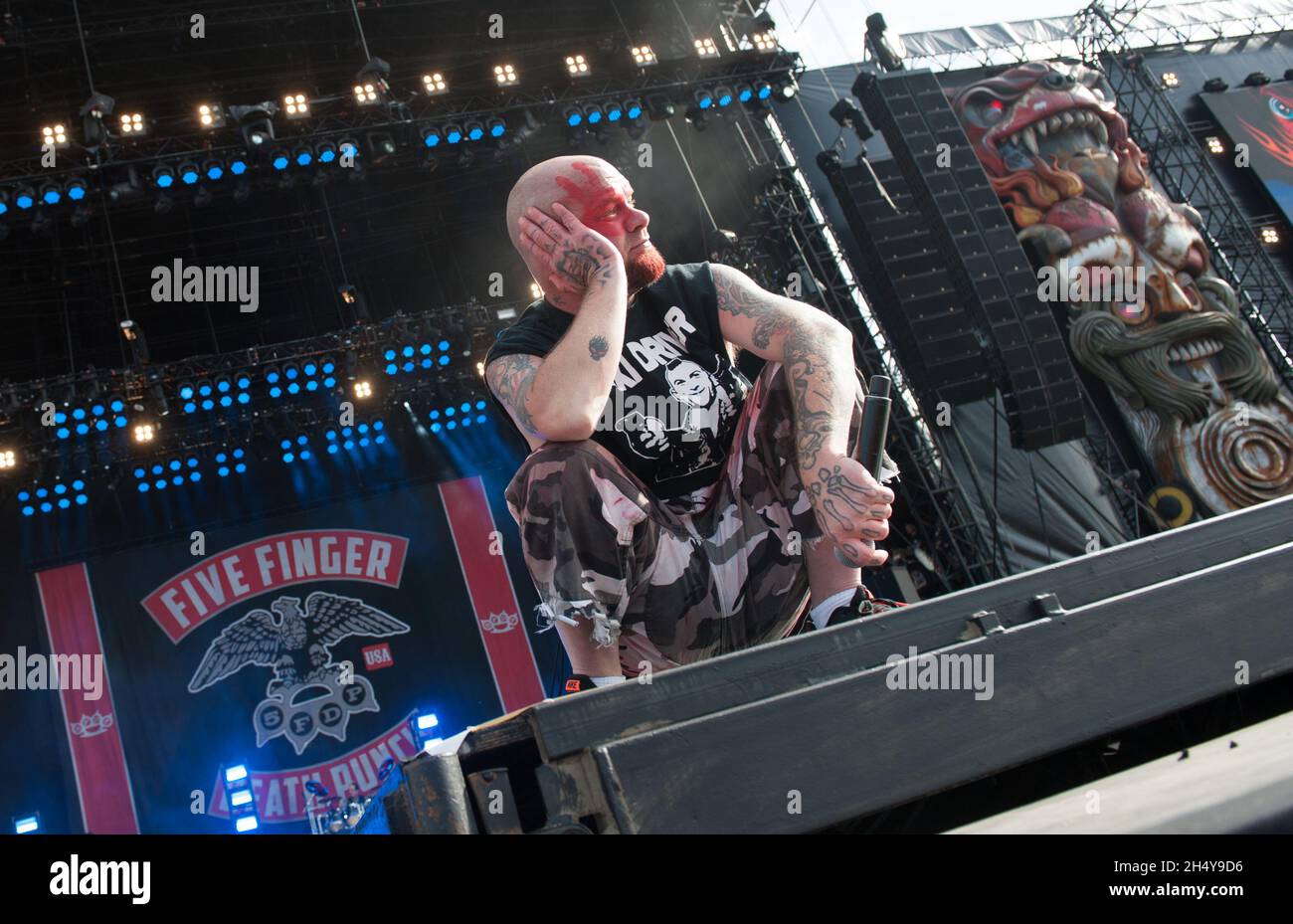 Ivan Moody, du groupe américain de métaux lourds Five Finger Death Punch, en direct sur scène le premier jour du Download Festival à Donington Park, Royaume-Uni.Date de la photo: Vendredi 09 juin 2017.Crédit photo : Katja Ogrin/ EMPICS Entertainment. Banque D'Images