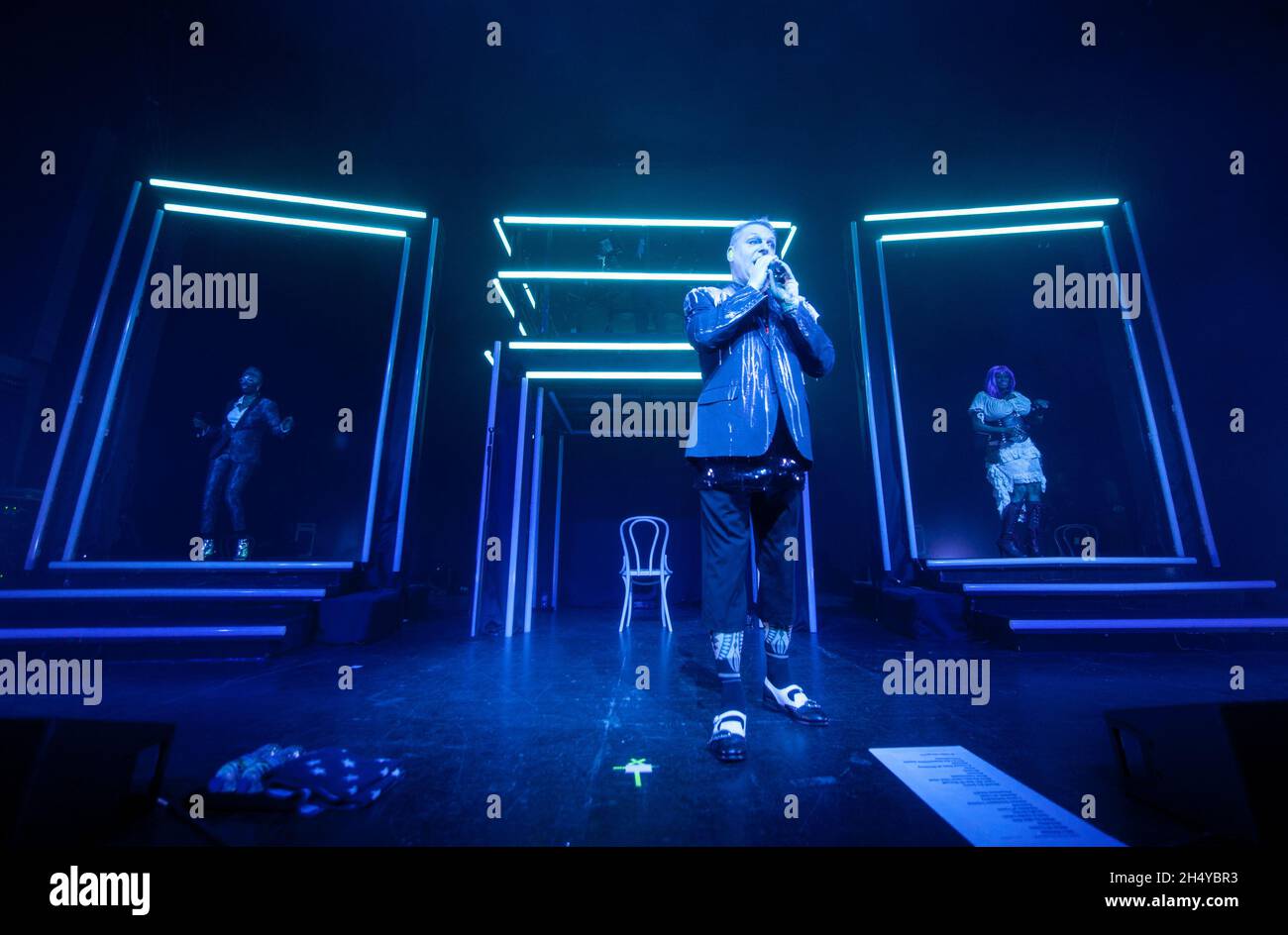 Andy Bell of Erasure se produit en direct sur scène à l'O2 Academy de Birmingham, au Royaume-Uni.Date de la photo: Dimanche 11 février 2018.Crédit photo : Katja Ogrin/ EMPICS Entertainment. Banque D'Images