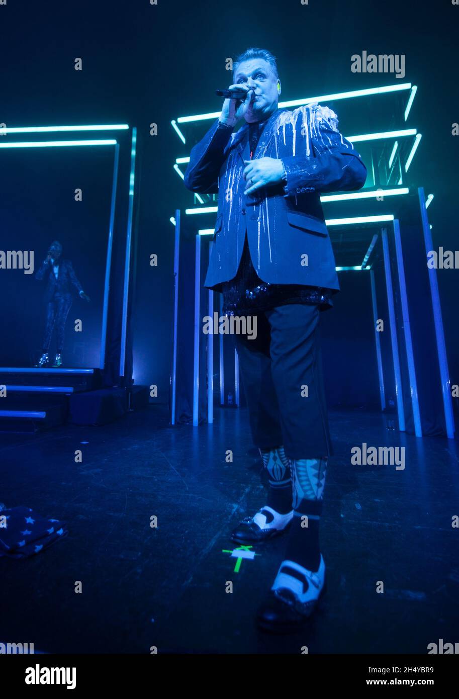 Andy Bell of Erasure se produit en direct sur scène à l'O2 Academy de Birmingham, au Royaume-Uni.Date de la photo: Dimanche 11 février 2018.Crédit photo : Katja Ogrin/ EMPICS Entertainment. Banque D'Images