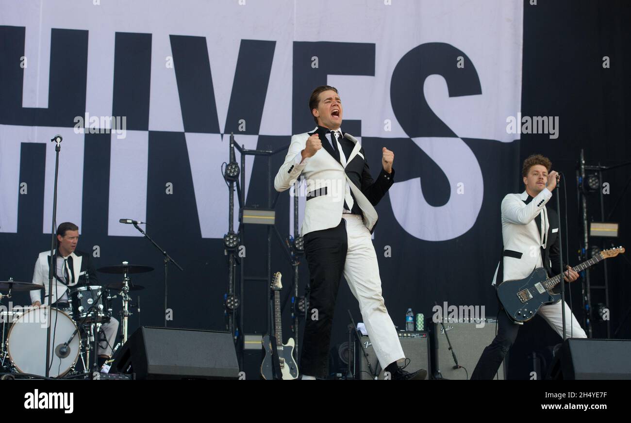 USAGE ÉDITORIAL SEULEMENT par Amlqvist des ruches se produit pendant le spectacle Queens of the Stone Age and Friends à Finsbury Park le 30 juin 2018 à Londres, en Angleterre.Date de la photo: Samedi 30 juin 2018.Crédit photo : Katja Ogrin/ EMPICS Entertainment. Banque D'Images