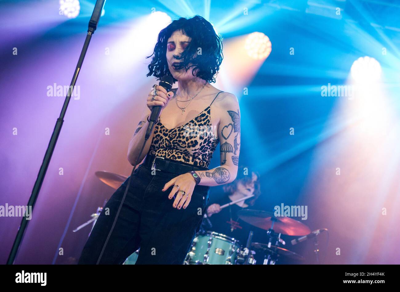 Heather Baron-Gracie de Pale Waves se produit sur scène le premier jour du Standon Calling Festival le 27 juillet 2018 à Standon, en Angleterre.Date de la photo: Vendredi 27 juillet, 2018.Crédit photo : Katja Ogrin/ EMPICS Entertainment. Banque D'Images