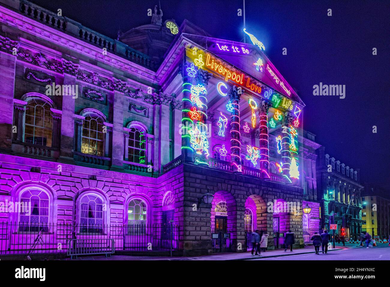 Spectacle de lumière sur la rivière des lumières de Liverpool autour de la tête de pierhead et d'Albert Dock. Banque D'Images