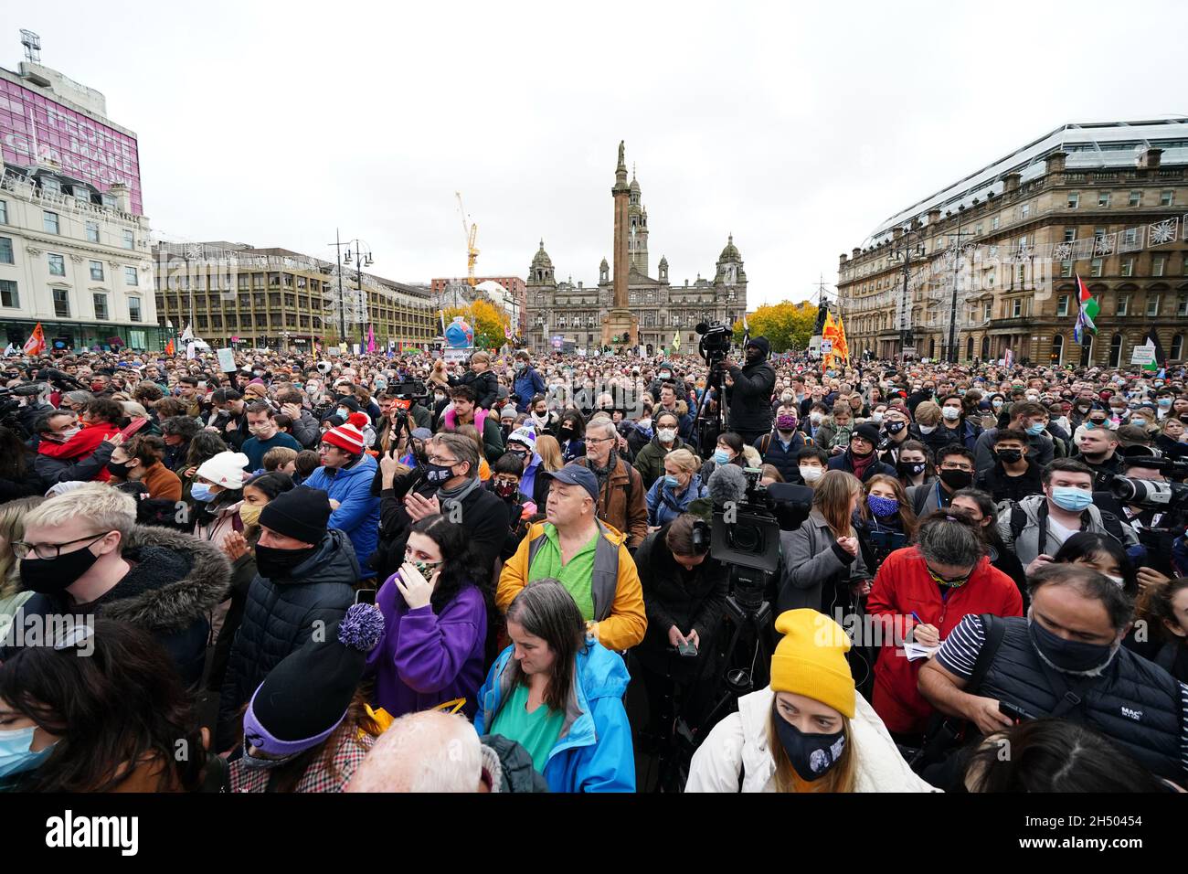 Les manifestants de George Square prennent part aux vendredis de la future marche en Écosse lors du sommet de Cop26 à Glasgow.Date de la photo : vendredi 5 novembre 2021. Banque D'Images