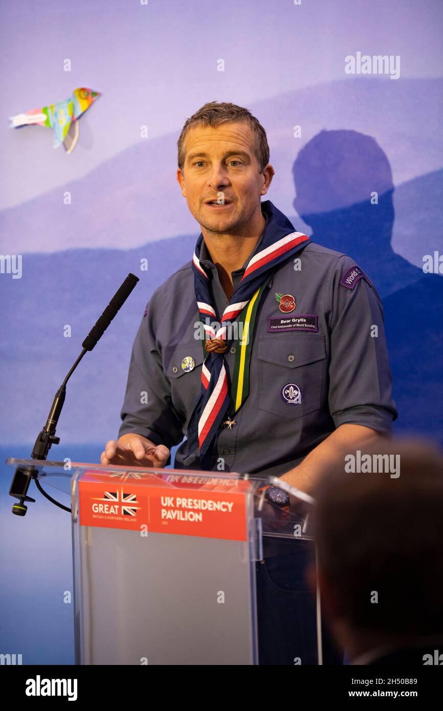 Glasgow, Écosse, Royaume-Uni.5 novembre 2021.PHOTO : Bear Grylls OBE, aventurier britannique et chef scout du Royaume-Uni, vu au Pavillon du Royaume-Uni à la conférence COP26 sur le changement climatique, prononcera un discours.Edward Michael 'Bear' Grylls OBE est un aventurier britannique, écrivain, présentateur de télévision et homme d'affaires.Grylls a d'abord attiré l'attention après avoir lancé un certain nombre d'aventures, puis est devenu largement connu pour sa série télévisée Man vs. Wild.Crédit : Colin Fisher/Alay Live News Banque D'Images