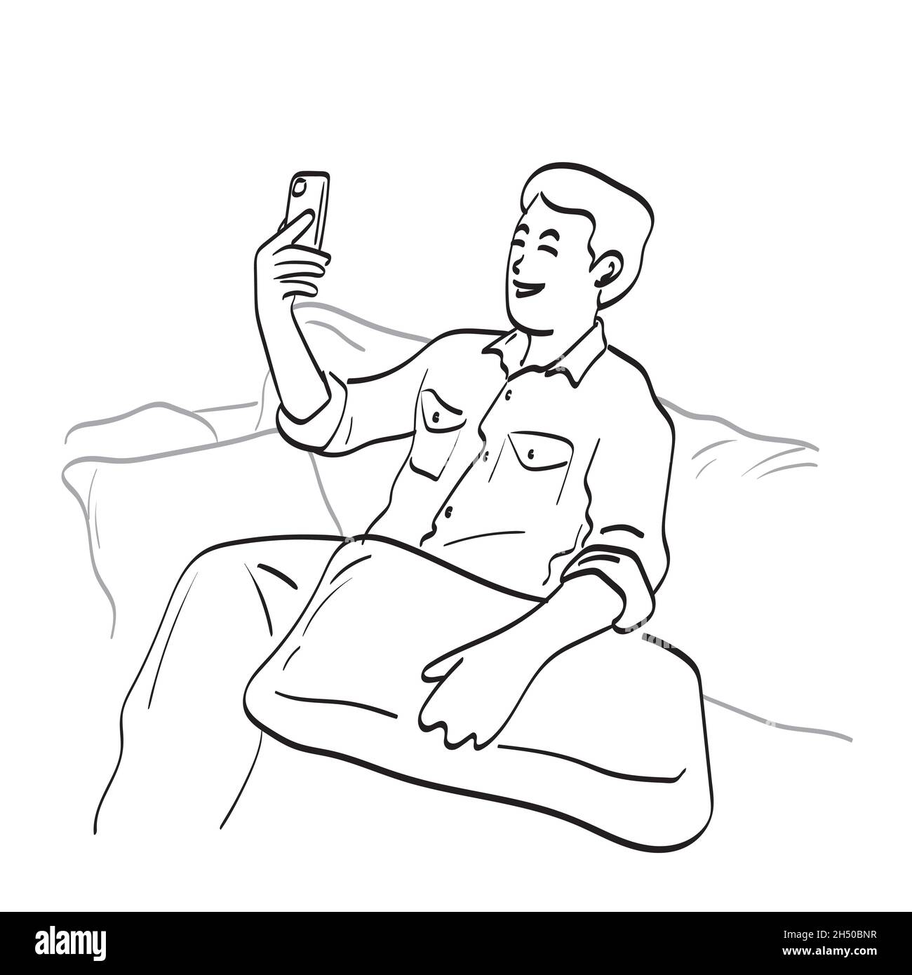 line art homme dans des vêtements décontractés faisant selfie tourné sur téléphone portable sur canapé illustration vecteur isolé sur fond blanc Illustration de Vecteur