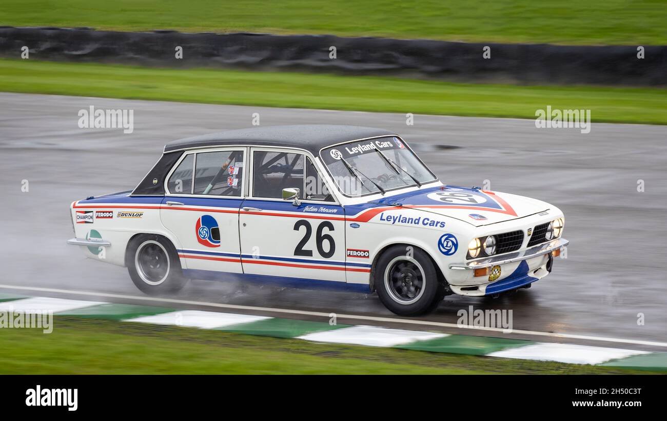 1973 Triumph Dolomite Sprint avec le pilote Myles Poulton pendant le Gerry Marshall Trophée chauffe à la 78e réunion des membres de Goodwood, Sussex, Royaume-Uni. Banque D'Images