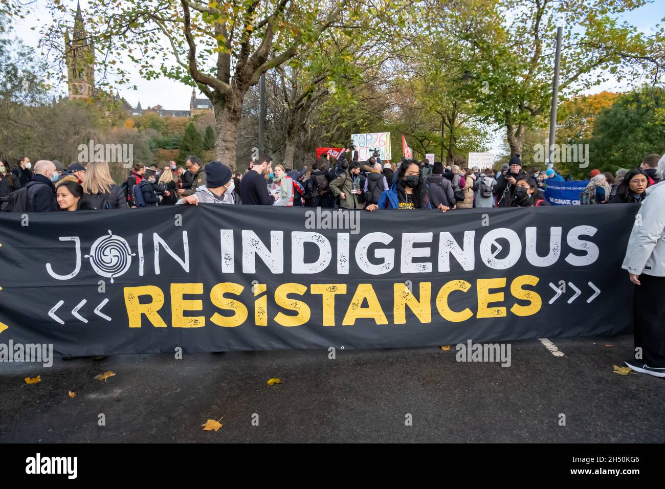 Glasgow, Écosse, Royaume-Uni.5 novembre 2021.Les militants écologistes du groupe se promeuvent pour la future marche à travers la ville de Kelvingrove Park à George Square pour promouvoir une journée mondiale d'action climatique le sixième jour de la conférence des Nations Unies sur le changement climatique COP26.Credit: SKULLY/Alay Live News Banque D'Images