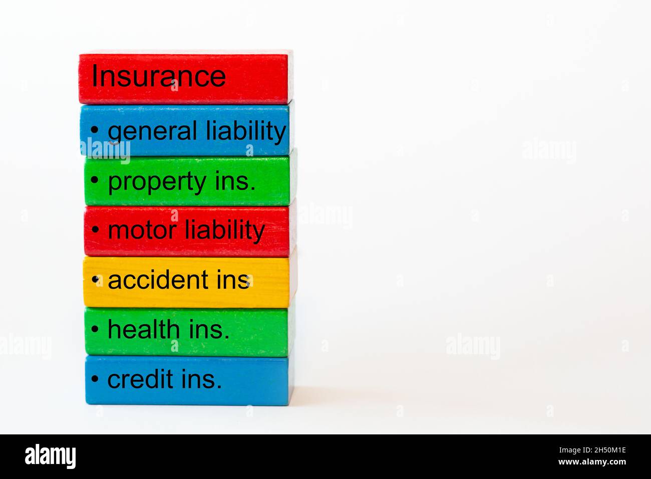 blocs colorés avec les mots: assurance, responsabilité genarienne, assurance de biens, responsabilité automobile, accident ins., santé ins., credit ins., isolé Banque D'Images