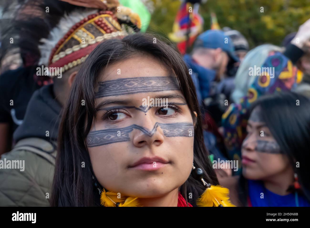 Glasgow, Écosse, Royaume-Uni.5 novembre 2021.Les militants écologistes du groupe se promeuvent pour la future marche à travers la ville de Kelvingrove Park à George Square pour promouvoir une journée mondiale d'action climatique le sixième jour de la conférence des Nations Unies sur le changement climatique COP26.Credit: SKULLY/Alay Live News Banque D'Images